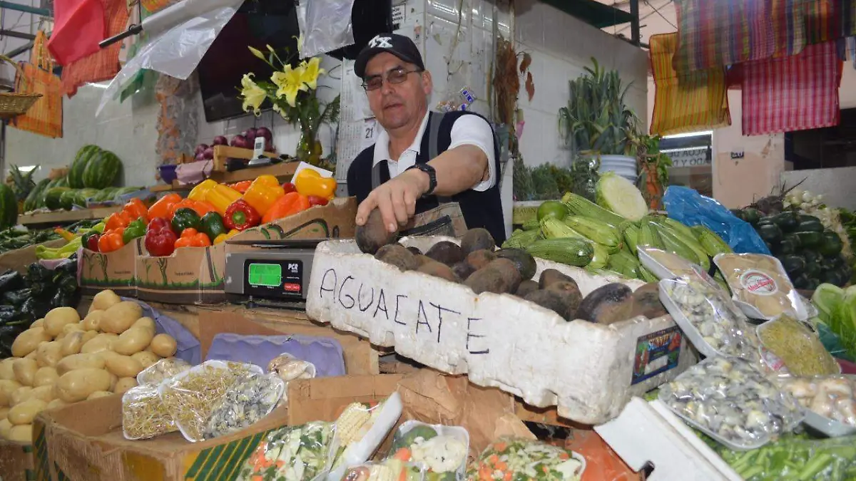 canasta básica mercado vendedor